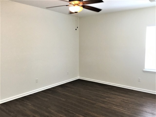Building Photo - 207 Buck Run Way