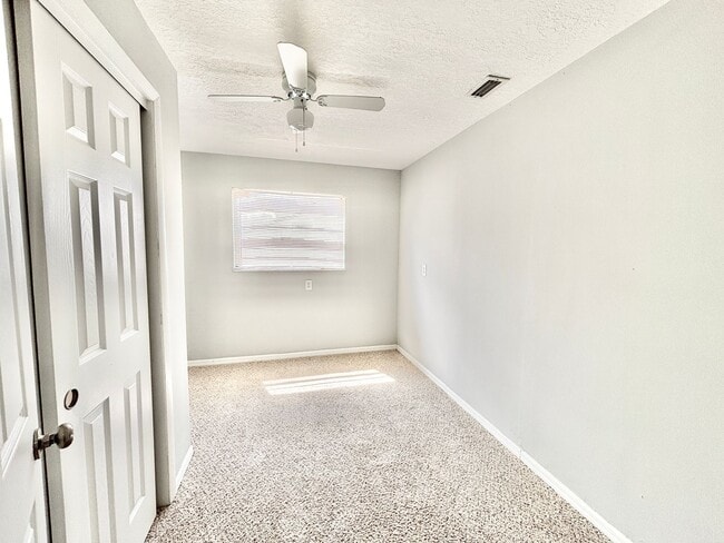 Building Photo - 3BR 1BA Annual Unfurnished Rental Availabl...