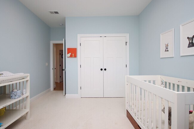 Building Photo - Beautiful, Custom-Built Pet-Friendly Lochlyn Hill Home