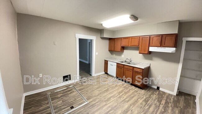 Building Photo - 252 McClure St