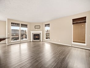 Building Photo - Spacious 5-Bedroom Home with Private Yard & Parking in Spokane