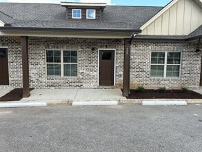 Building Photo - 1-Bedroom Quaint Condo with Granite Elegance in the sought-after community of Cypress Ridge