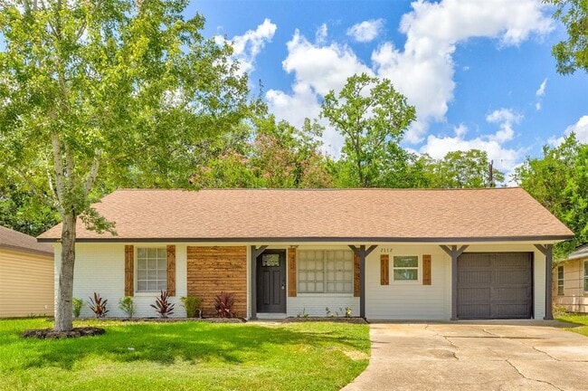 Primary Photo - 2112 Walnut Ln