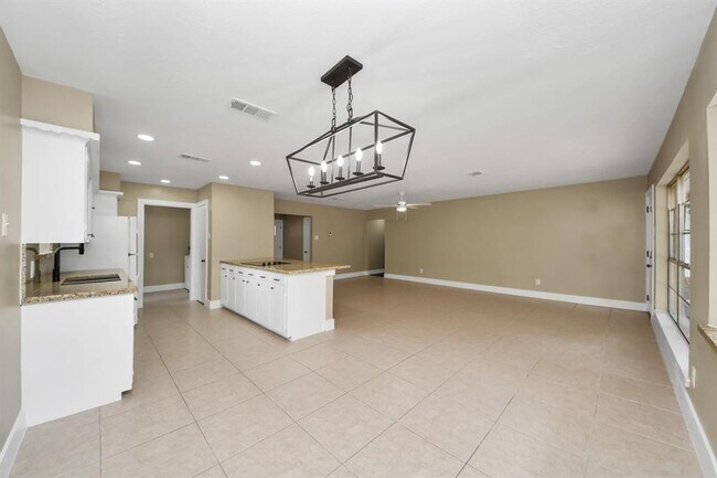 Building Photo - 11811 Campos Dr