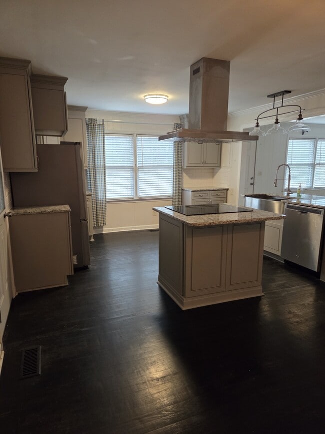 Building Photo - 408 Clifton St