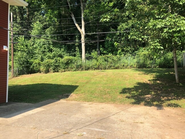 Building Photo - 3331 N Valleyview Dr