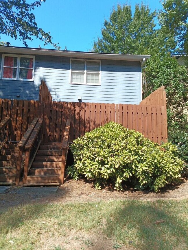 Building Photo - 17 Holly Downs Ct NW