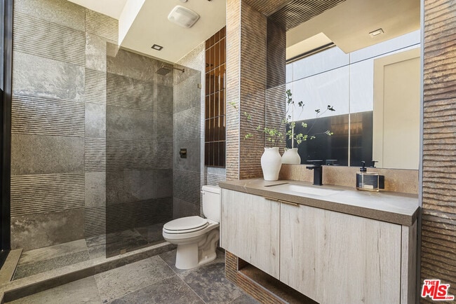 Building Photo - 1021 N Ogden Dr