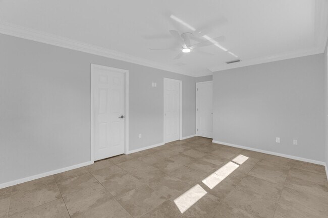 Building Photo - 1180 SW 17th St