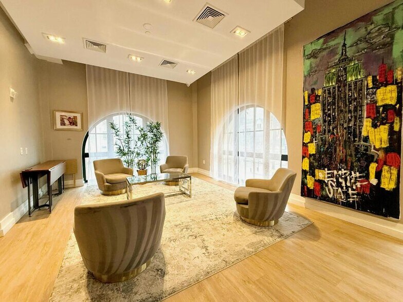 Building Photo - Open & Airy Luxury Studios