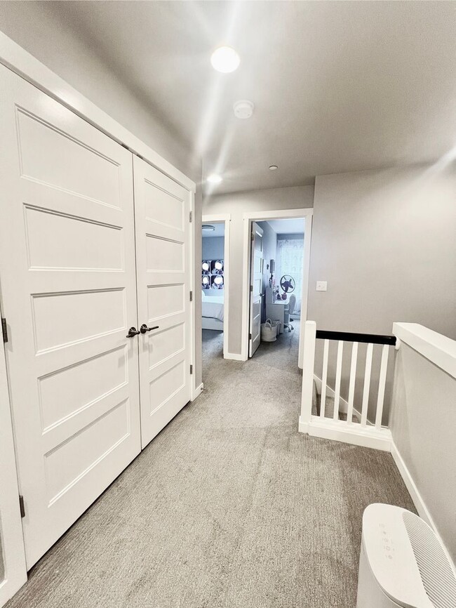 Building Photo - 3Bd/2.5Ba Lynnwood Townhouse