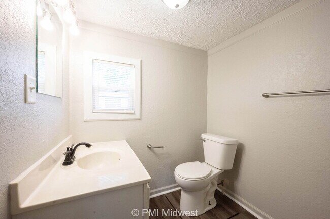 Building Photo - "Charming 1-Bedroom Retreat in Greenfield ...