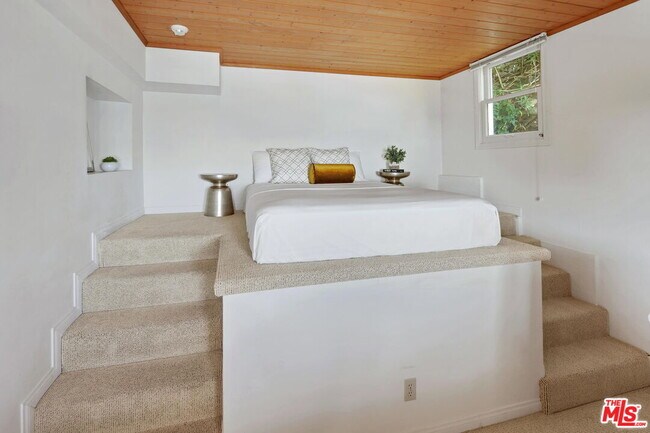 Building Photo - 17452 Revello Dr