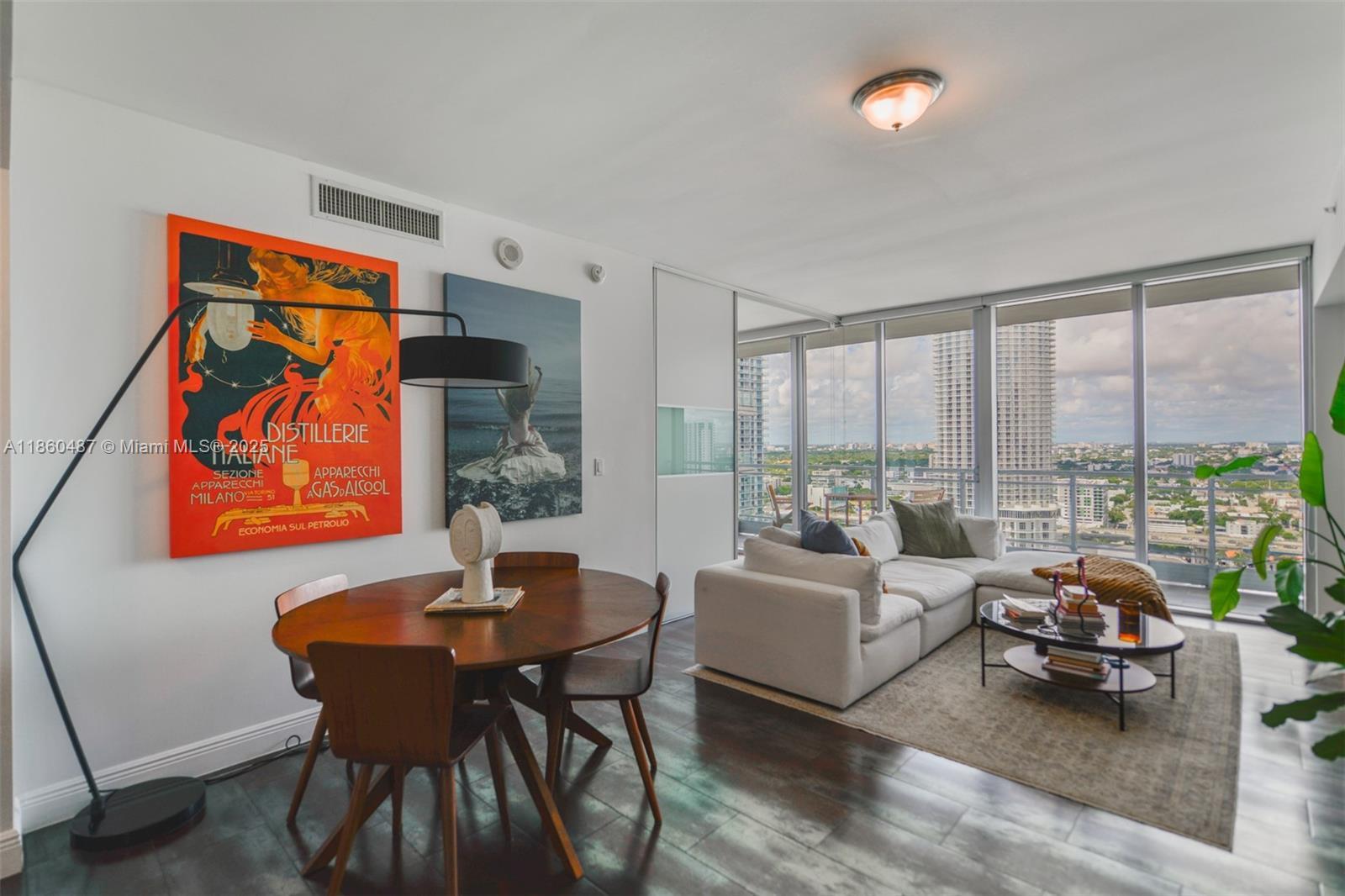 Building Photo - 92 SW 3rd St