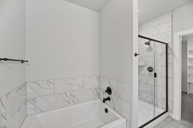 Building Photo - AVAILABLE NOW! 3 BEDROOM TRIPLEX LOT LOCATED ON 1-ACRE LOT IN MIDLOTHIAN, TX!