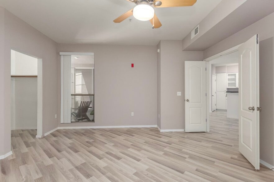 Building Photo - 1701 E Colter St