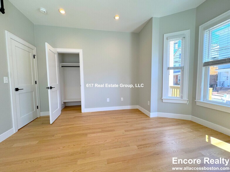 Building Photo - 58 E Springfield St