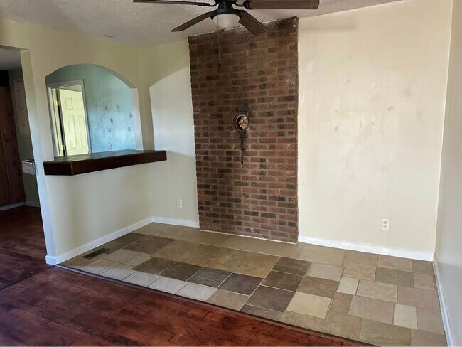 Building Photo - 6354 Meadowbranch Rd