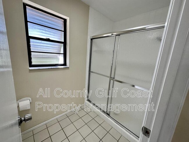 Building Photo - 1218 Waterside Ln