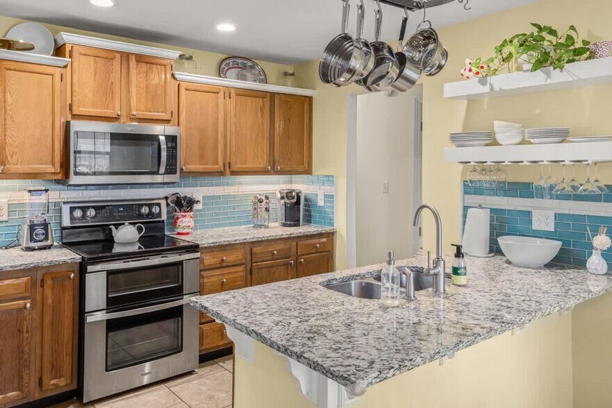 Building Photo - 2110 Loren Cir