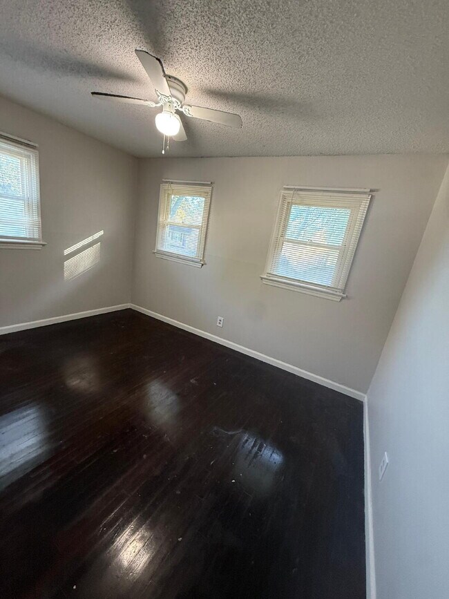 Building Photo - 1117 Redman Blvd