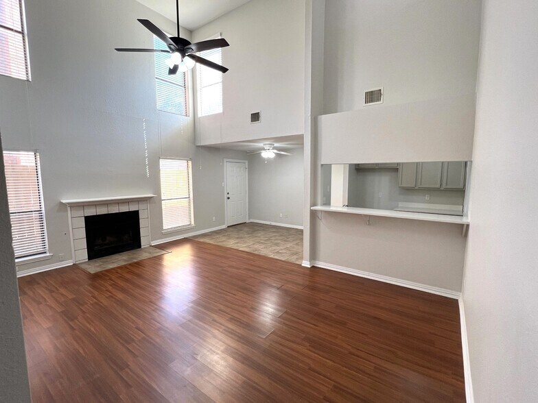 Primary Photo - 1237 W Hudgins St