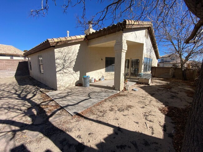Building Photo - Beautiful 3-Bedroom Home in NW Albuquerque