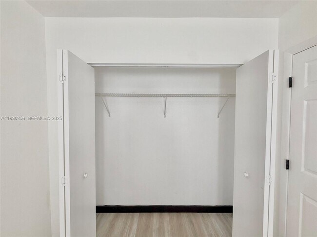 Building Photo - 1001 NW 23rd Ct