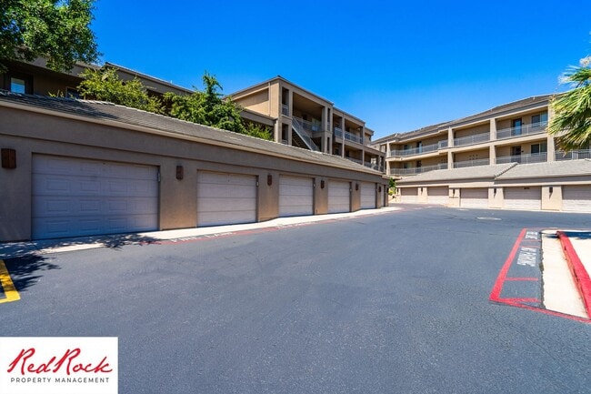 Building Photo - Remarkable 3 Bedroom Condo Next to Sunbroo...