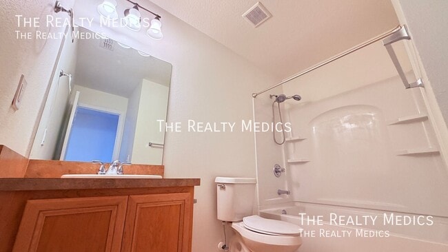 Building Photo - 5161 Regatta Dr