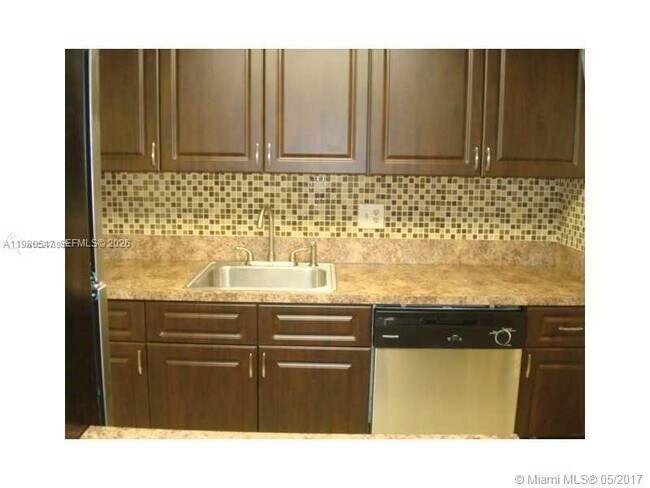 Building Photo - 14211 N Kendall Dr