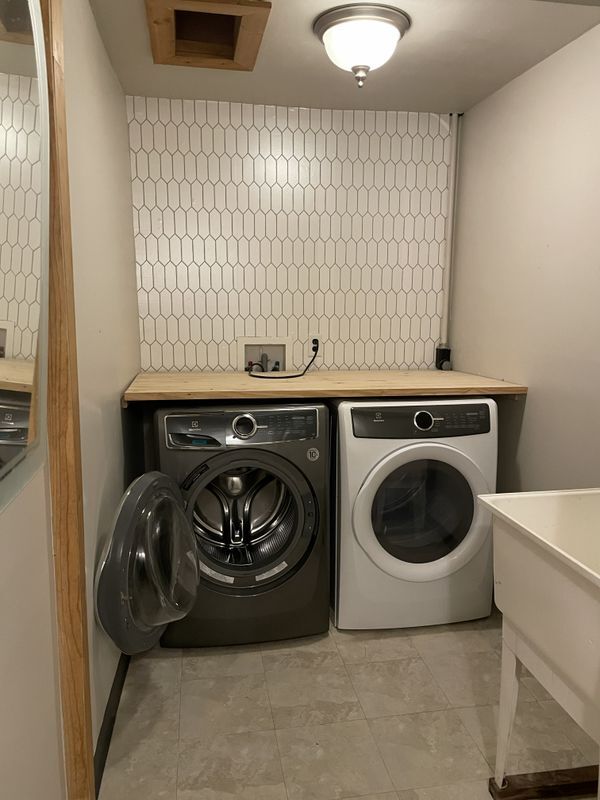 Building Photo - 304 S 1st St