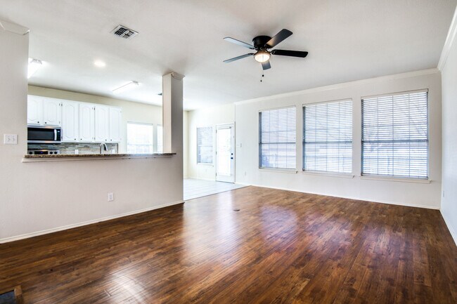 Building Photo - 5121 Timber Park Dr