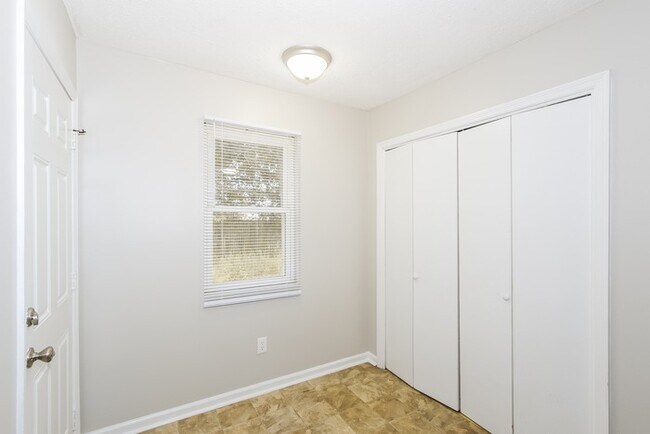 Building Photo - 3 Bedroom Augusta Gem!