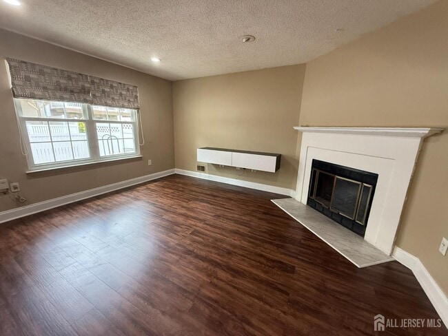 Building Photo - 88 Sapphire Ln