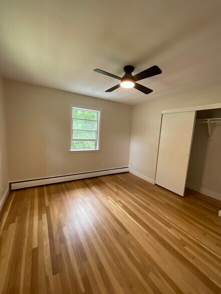 Building Photo - 22 Little Tree Ln