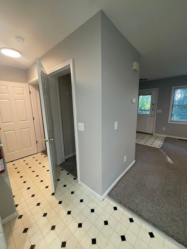 Building Photo - 230/232 Brookridge Ct.