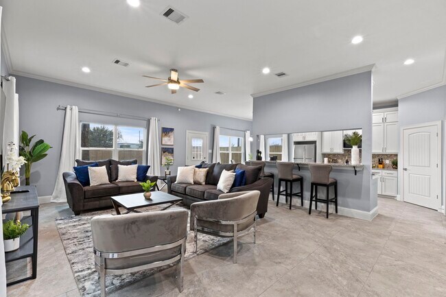 Building Photo - 2209 Silverbonnet St