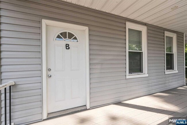 Building Photo - 53 Davis Dr