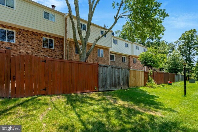 Building Photo - 7065 Leewood Forest Dr