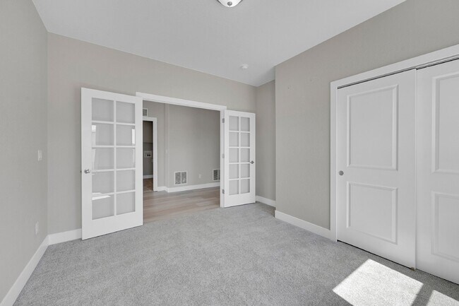 Building Photo - $2,425 - 3 beds, 2 baths, Updated home in ...