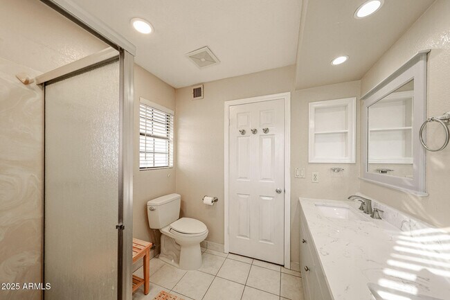 Building Photo - 5440 W Beryl Ave