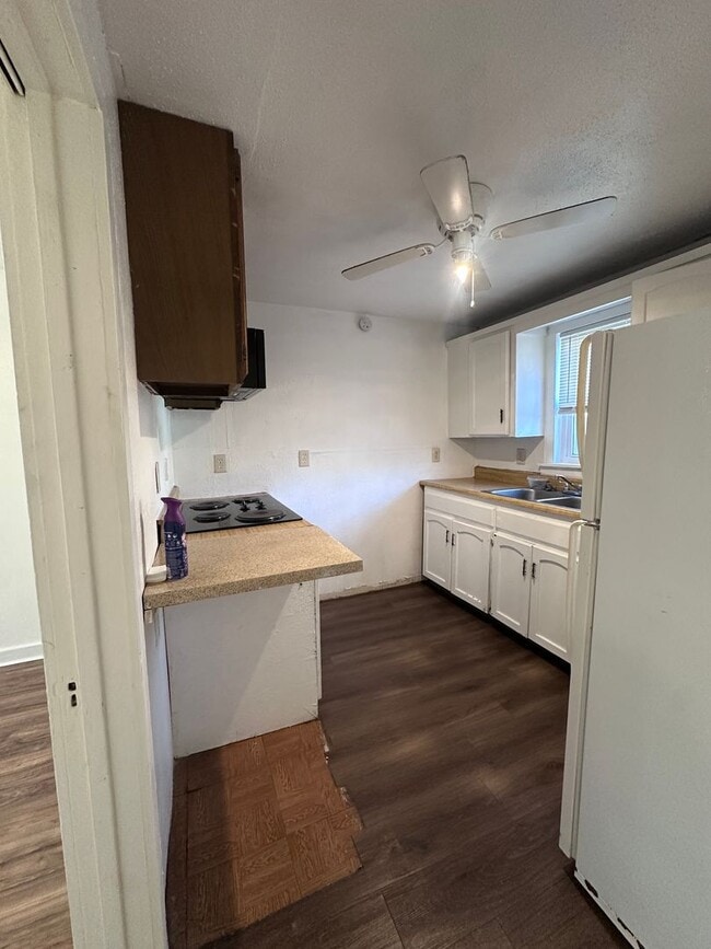 Building Photo - 1700 S Lincoln St