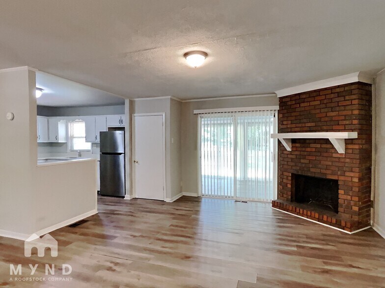 Building Photo - 2102 Red Berry Ln SW