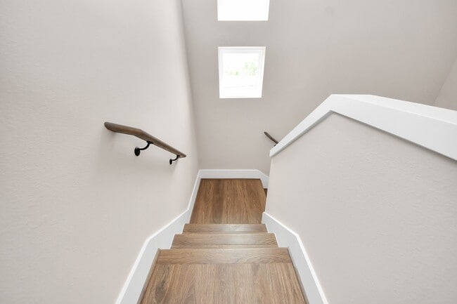 Building Photo - 783 Mansfield St