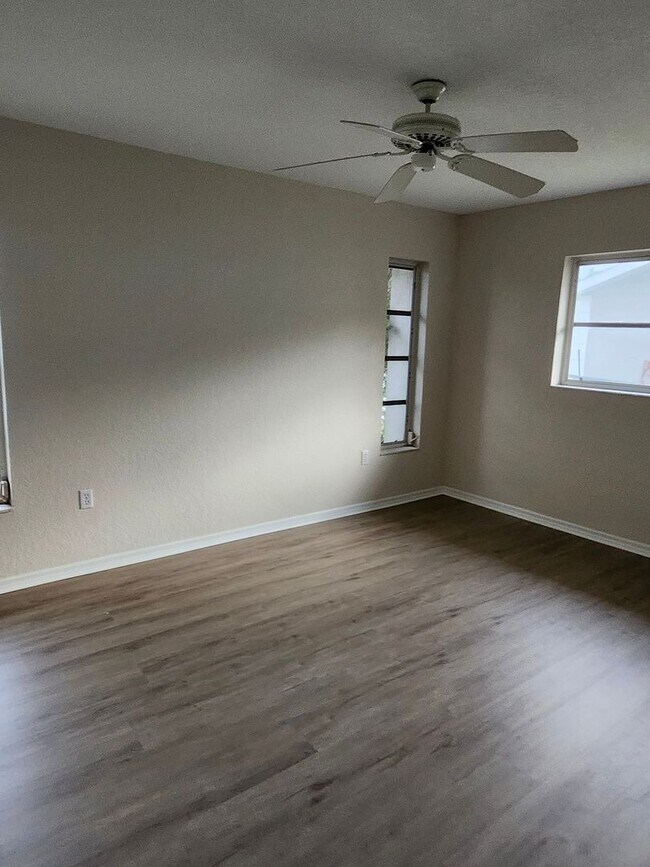 Building Photo - 2950 Rock Creek Dr
