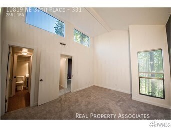 Building Photo - 10819 NE 37th Pl