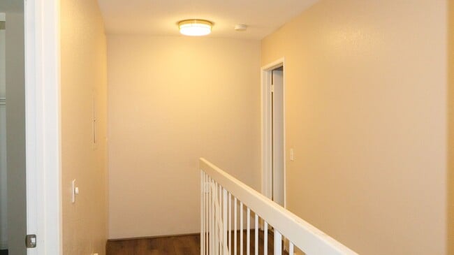 Building Photo - Beautiful 3 bedrooms corner unit condo located in Poway.