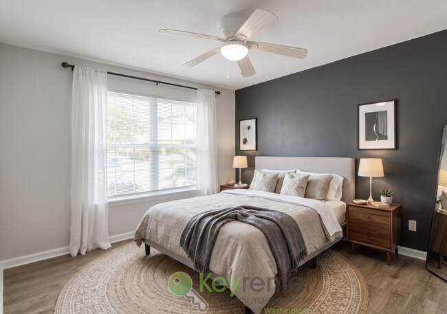 Building Photo - Beautiful Townhome - 2 Br/2 Bath, Pet-Friendly. Just minutes from The Pointe in Wilmington!