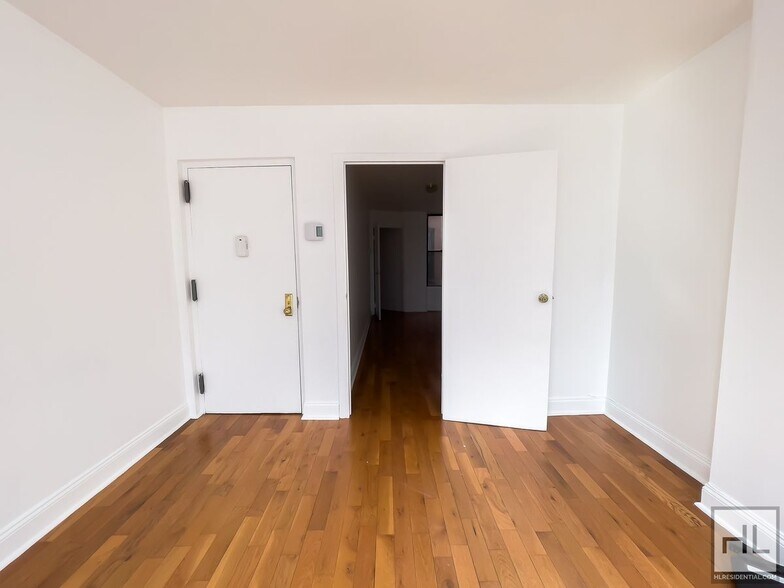 Building Photo - Classic Bushwick Floor-through 2-Bed 1-Bed / Maria Hernandez Park